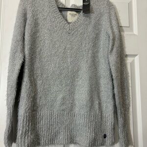 Abercrombie & Fitch Light Gray Knit Sweater